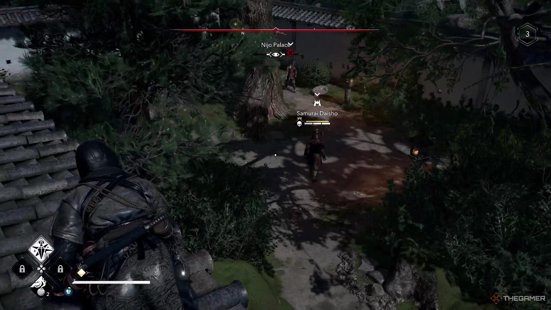 Самурай ходит вокруг большого дерева ночью в Assassin's Creed Shadows.