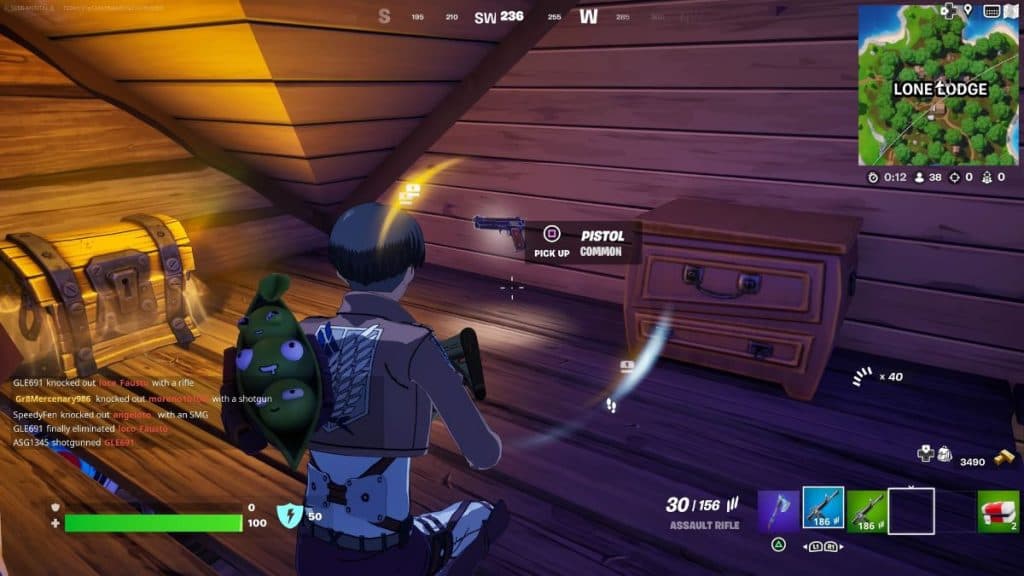 Игрок Fortnite разграбляет пистолет