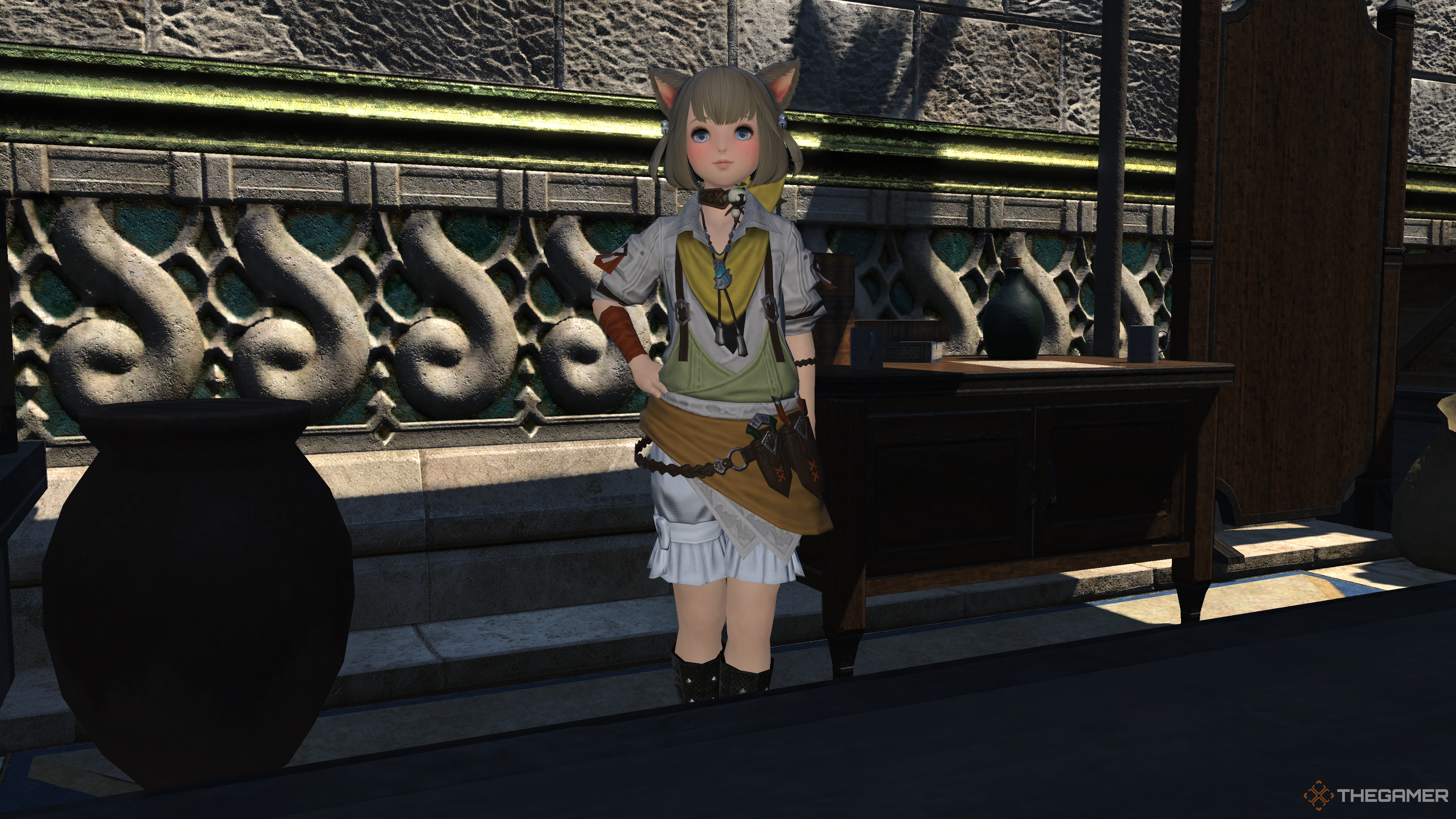 Khloe Aliapoh standing with her hand on her hip in Idyllshire in Final Fantasy 14.