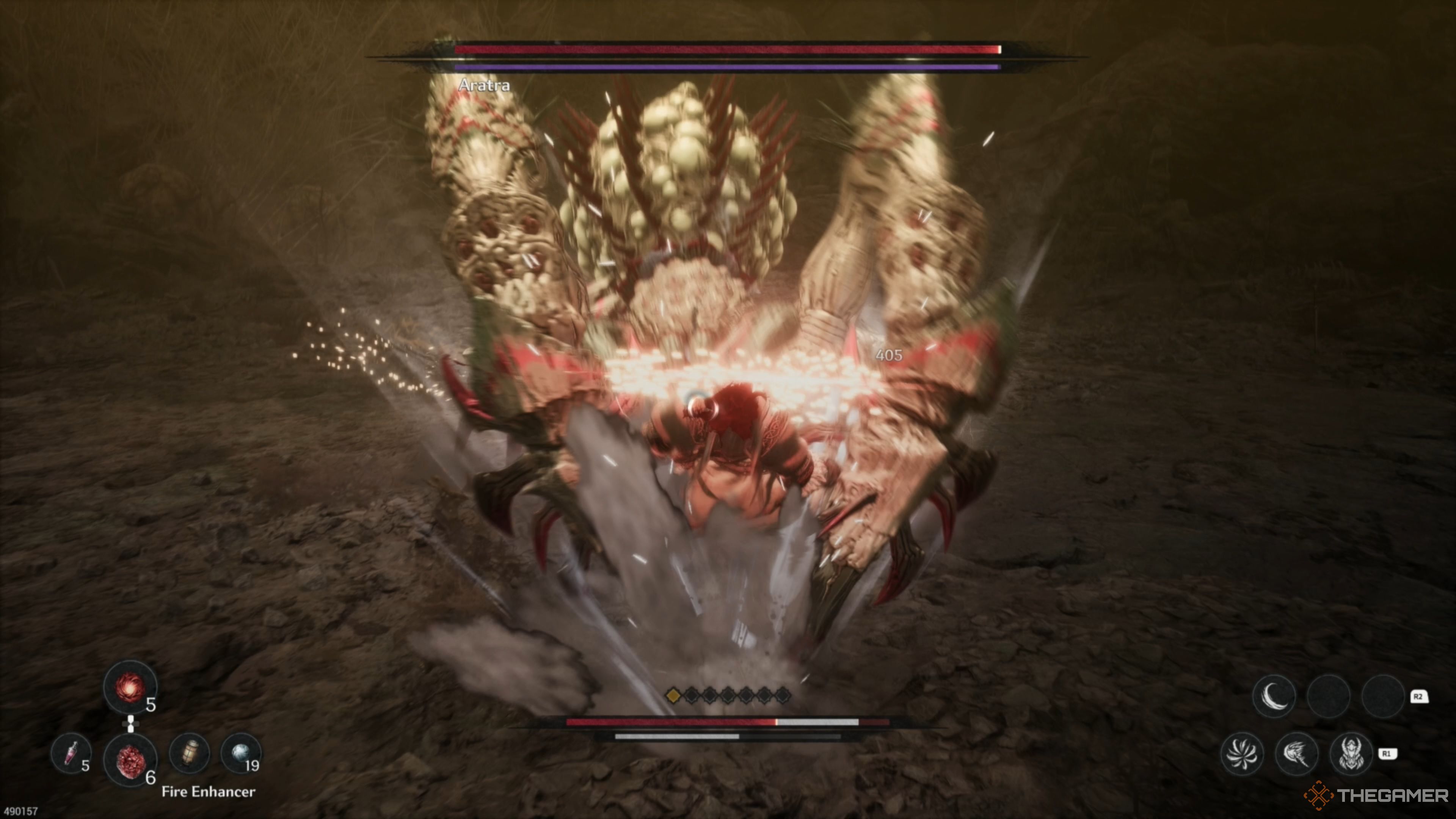 Aratra leaping at Khazan and stabbing him with both of its legs in The First Berserker: Khazan.
