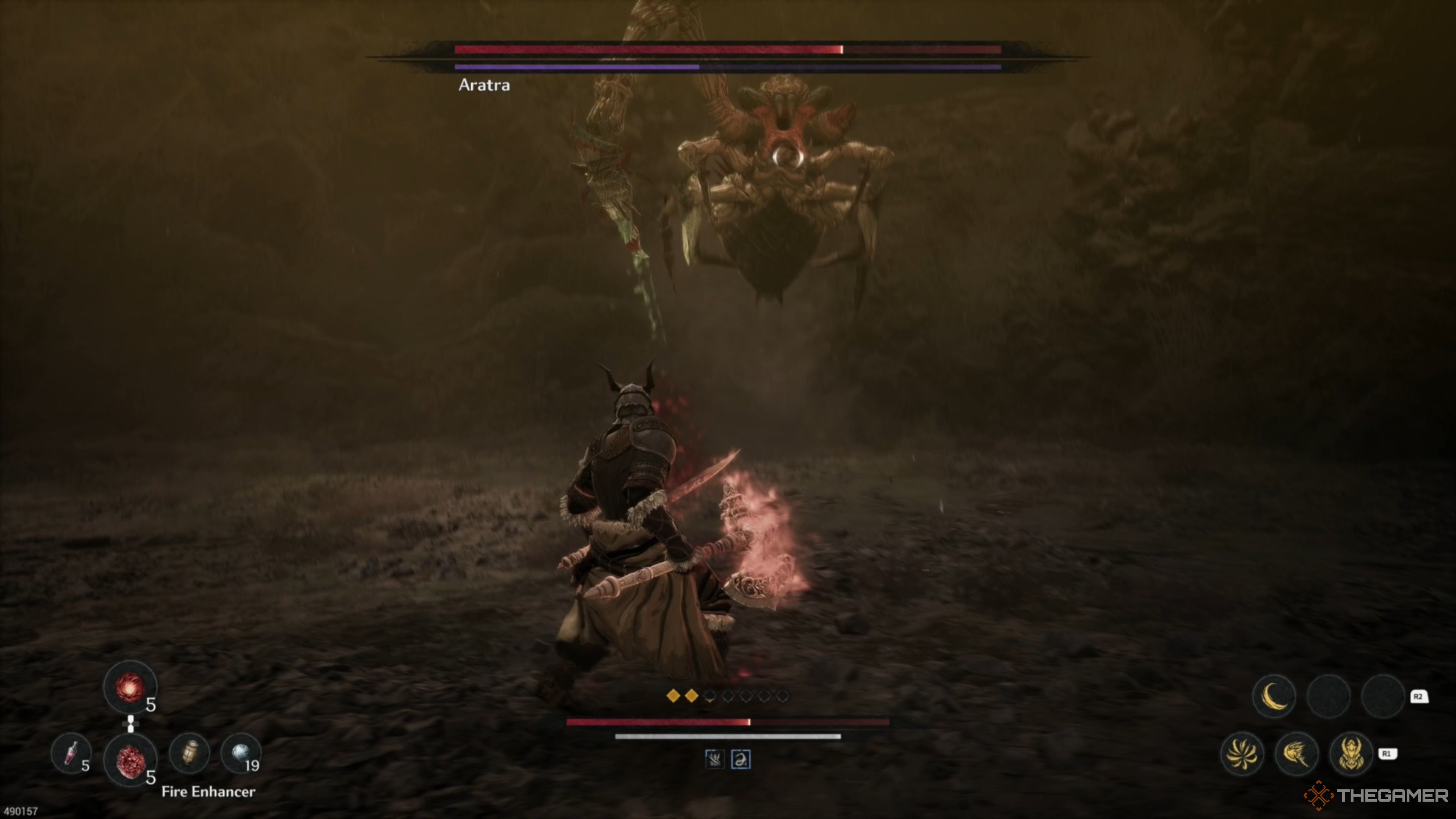 Aratra leaping at Khazan with its leg coated in venom in The First Berserker: Khazan.