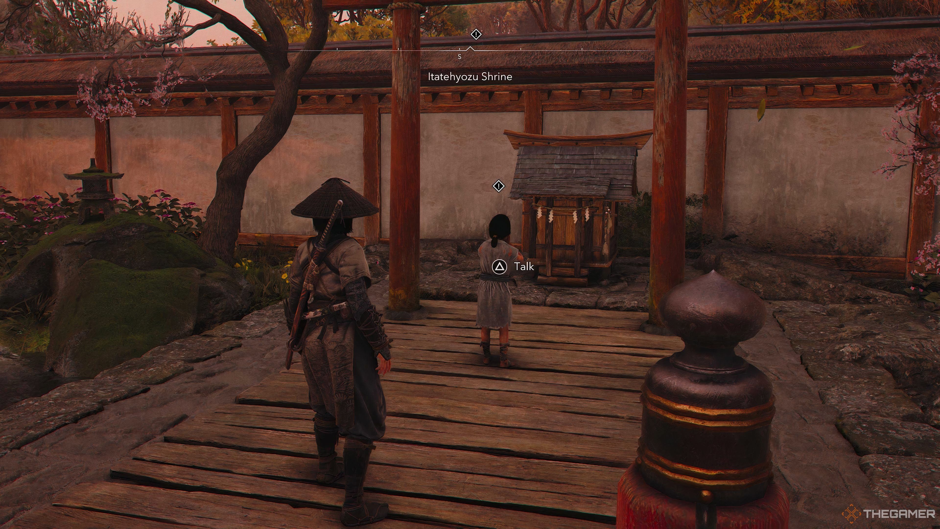 Naoe looking at the orphan who gives you the Guardian Spirit quest in Assassin's Creed Shadows.