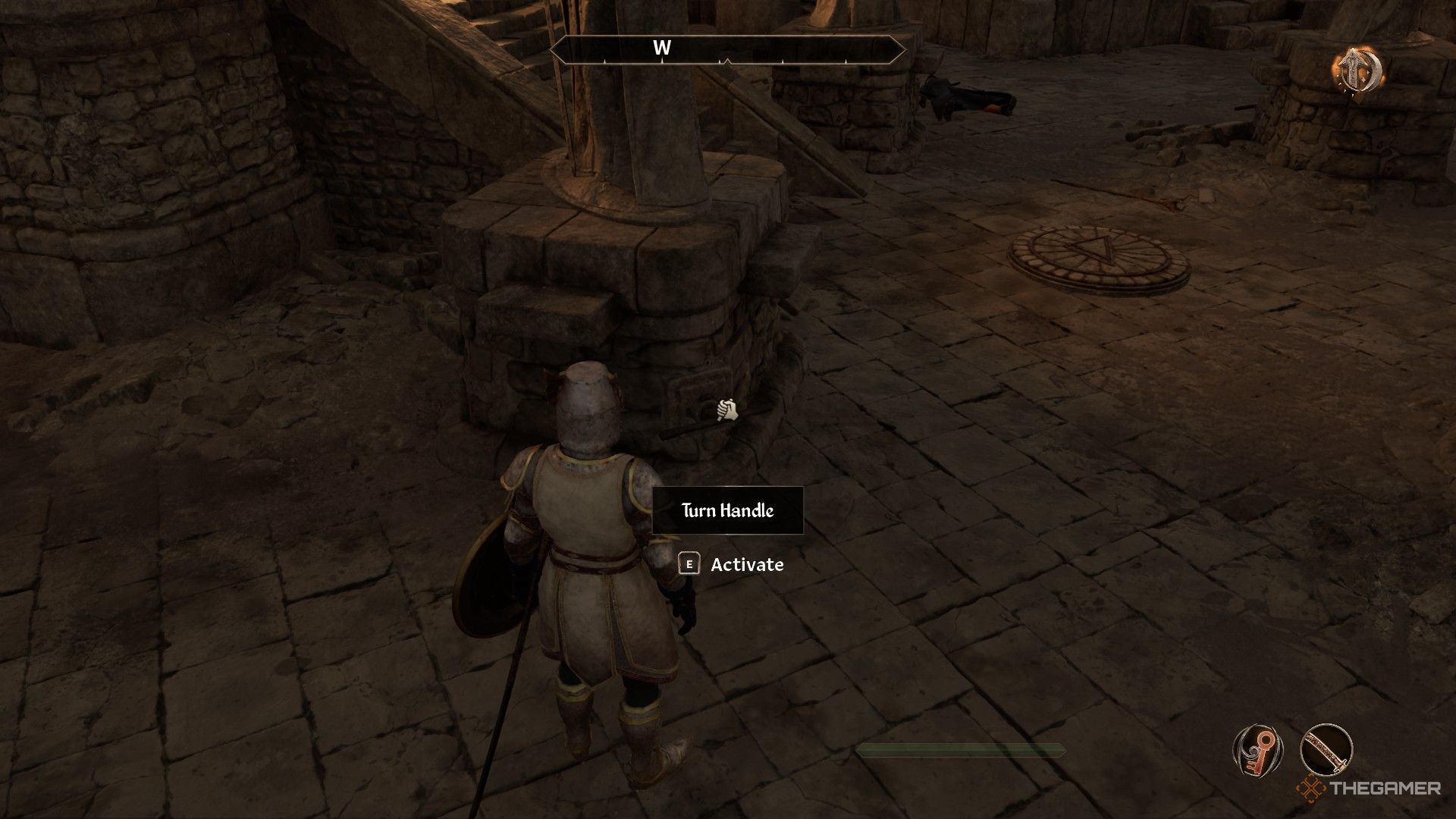 Игрок находит рукоятку у основания статуй в Форте Булворк в Oblivion Remastered.