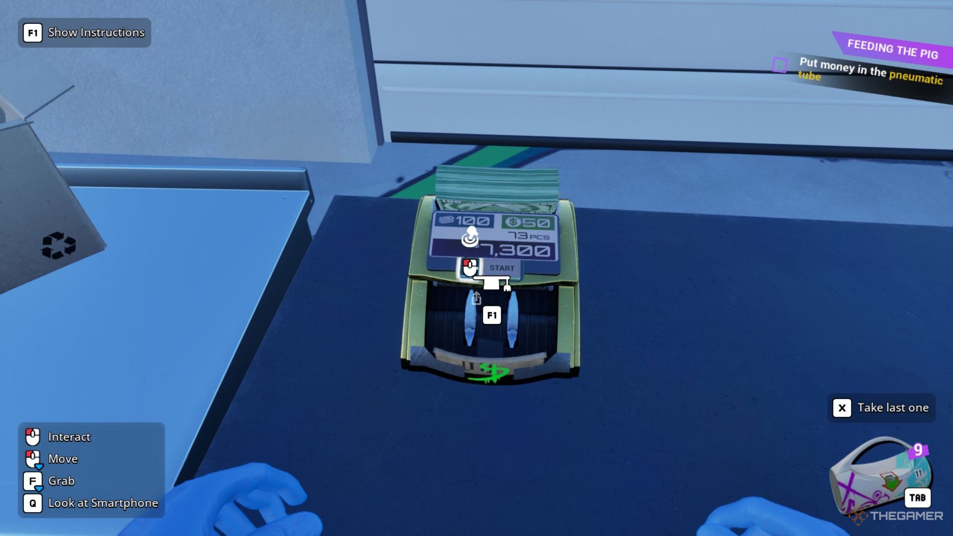 Игрок нажимает кнопку на счетной машинке, чтобы выбрать тип купюр в Cash Cleaner Simulator.