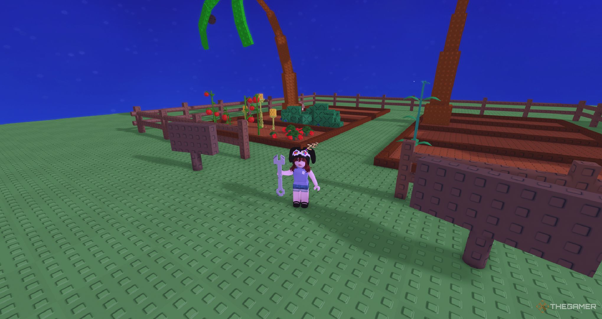 Игрок держит Телепортационный ключ рядом со своей фермой в Roblox Grow a Garden.