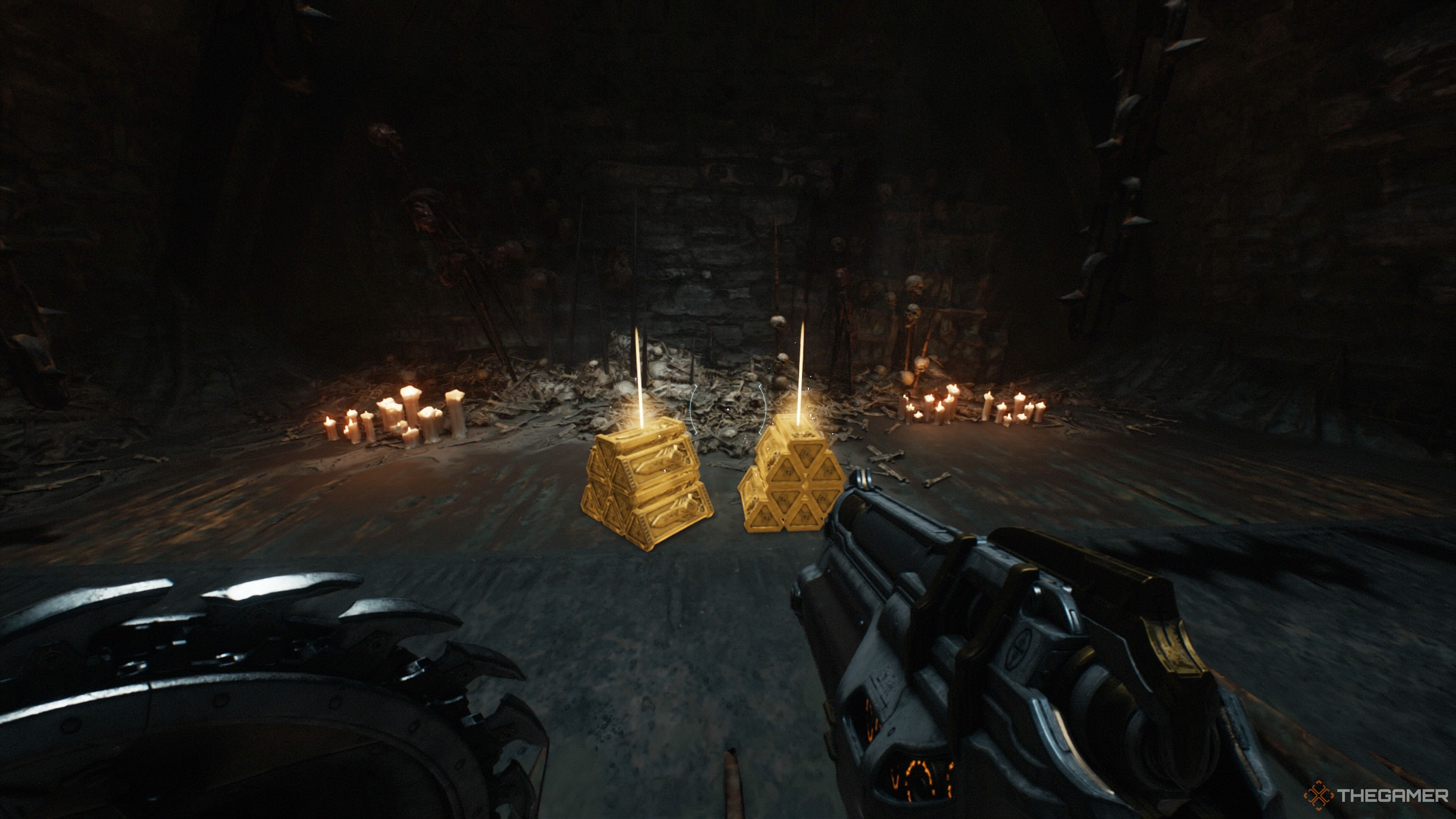 Две кучки золота в начале главы Пристань душ в Doom: The Dark Ages.