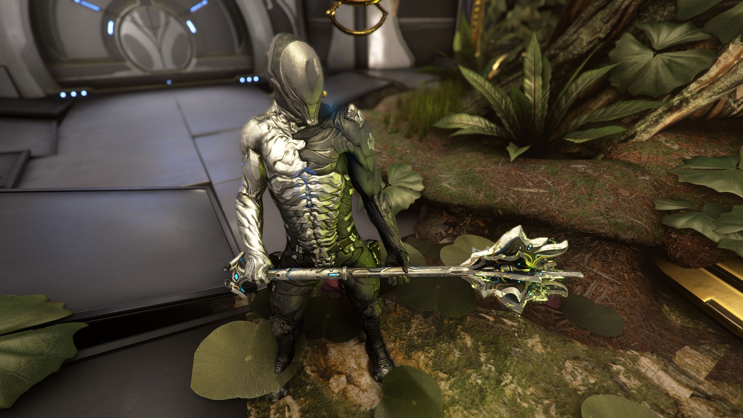 Excalibur holding the Magistar in Warframe.