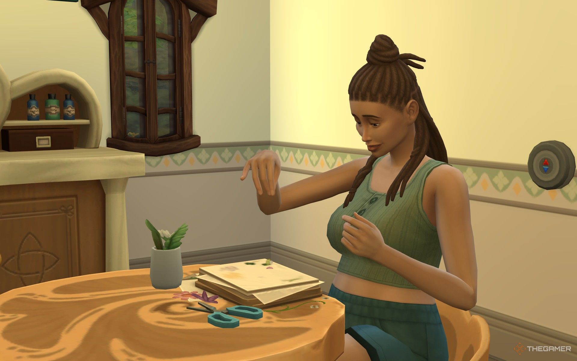 Сим использует пресс для растений в The Sims 4 Enchanted by Nature.