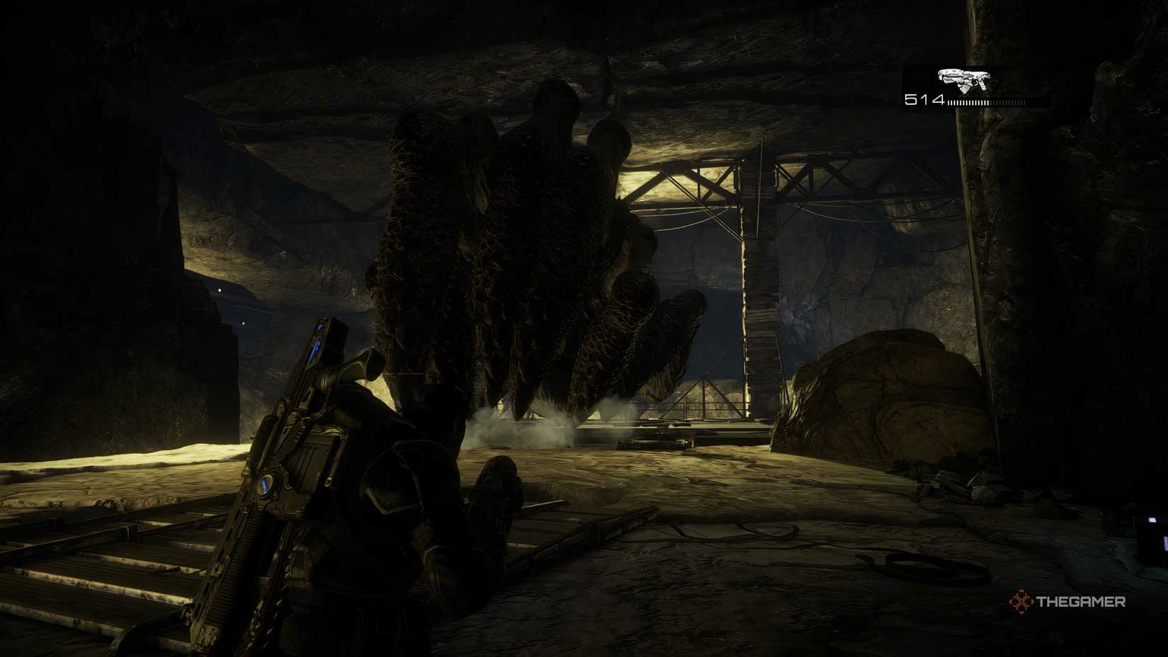 The player looking at a Corpser that is using its claws to over its face in Gears of War: Reloaded. 