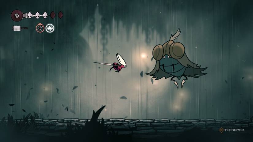 Hornet dashes to Moorwing in midair to strike him in Hollow Knight: Silksong.