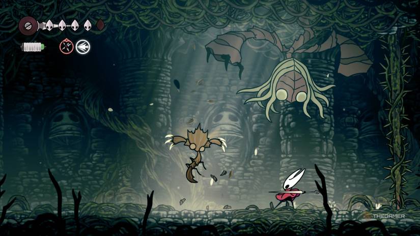 Hornet prepares to use Silkspear on a splinterbark during Sister Splinter's fight in Hollow Knight: Silksong.