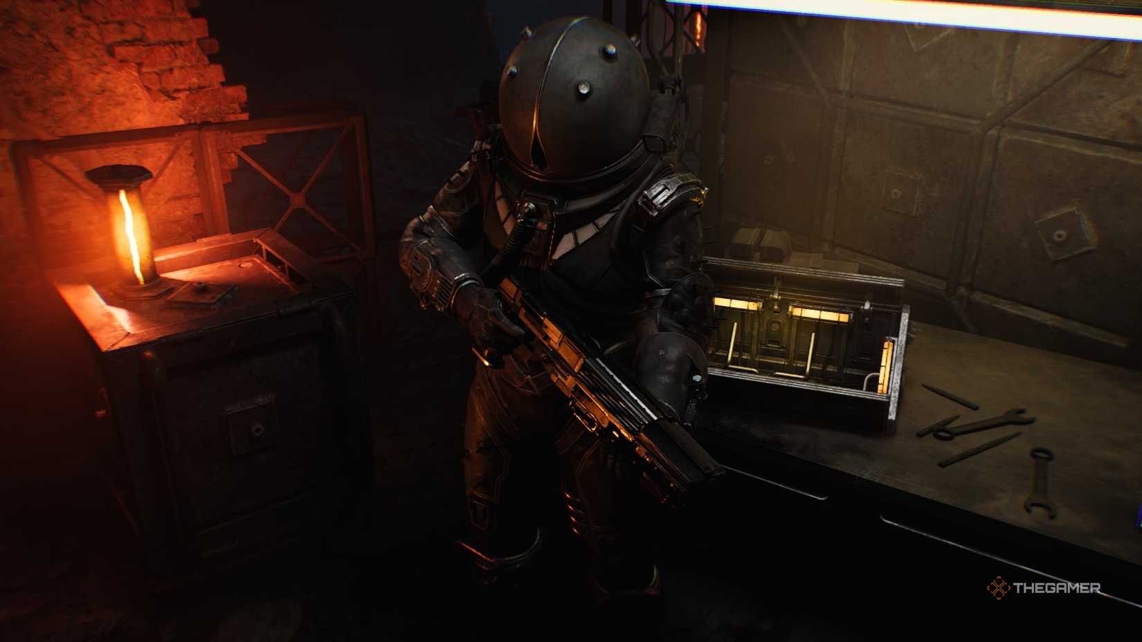 The Traveler holding a shotgun in Cronos: The New Dawn.