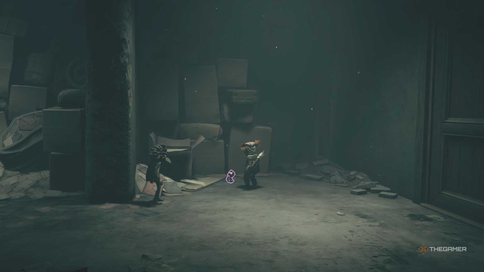 Low and Alone standing by a doll near some boxes in Little Nightmares 3.