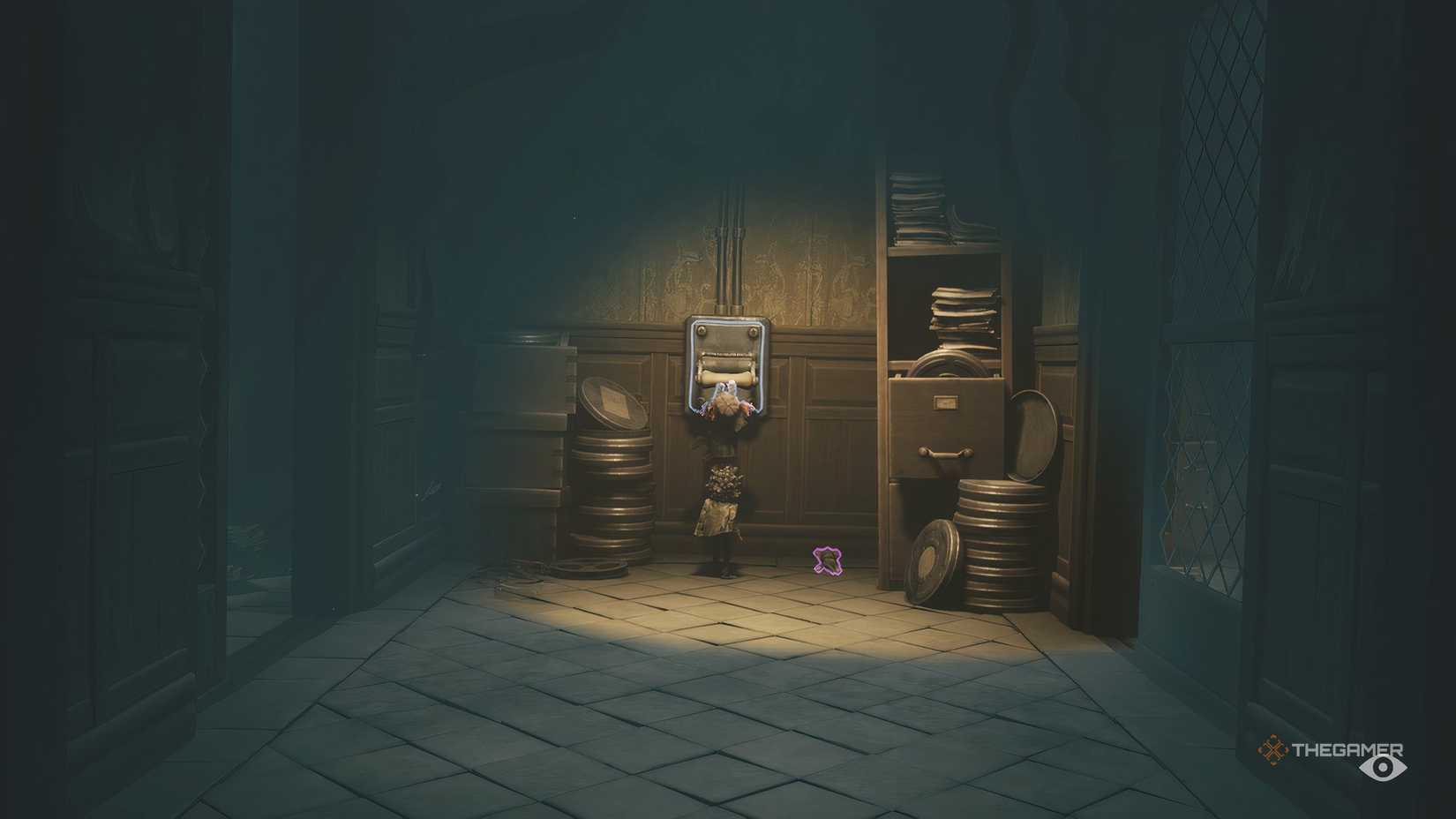 Low and Alone pulling a lever with a doll in Little Nightmares 3.