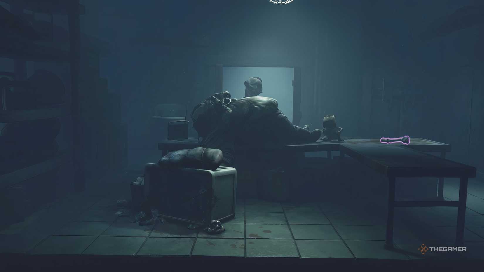 Low and Alone sneaking past Mini Kin in Little Nightmares 3.