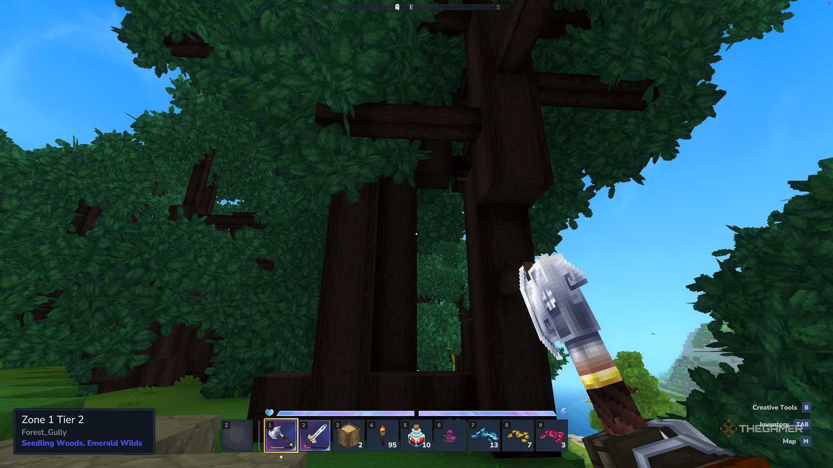 Группа зелёных деревьев в Hytale.