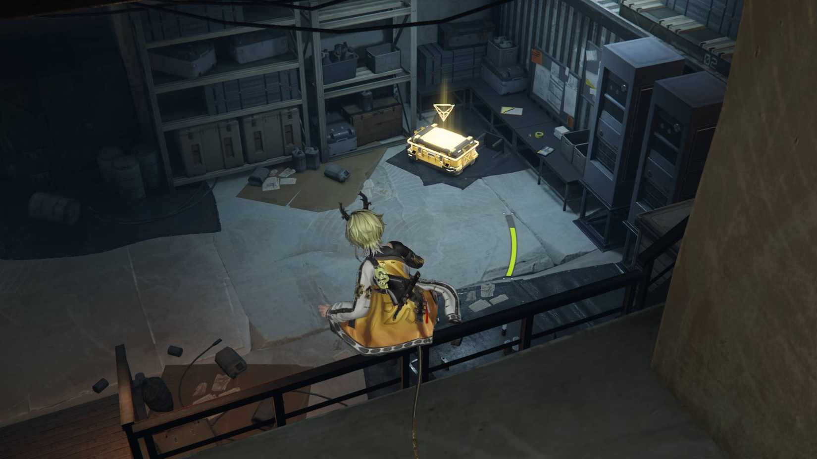 Персонаж на ограждении с видом на редкий сундук внизу, расположенный на карте карьера Абуррей в Arknights: Endfield.