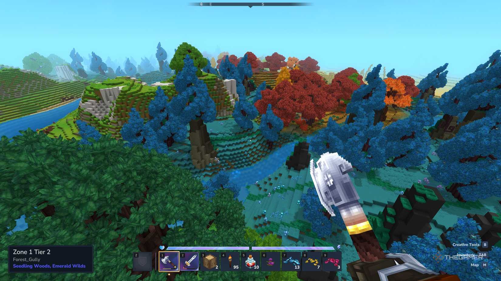 Игрок осматривает группу разноцветных деревьев в Hytale.