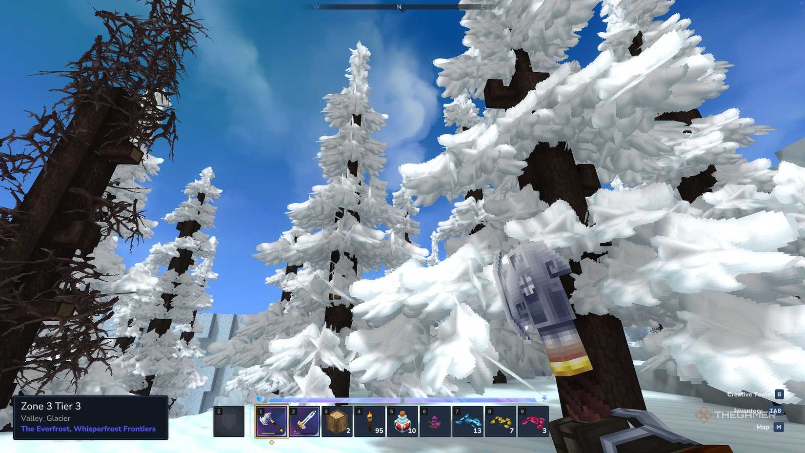 Засыпанные снегом деревья в Hytale.