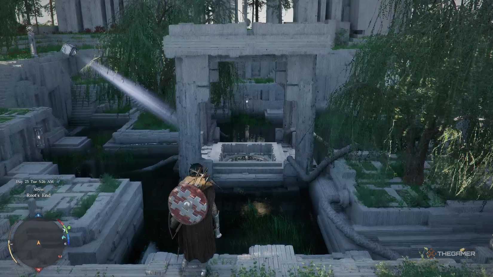 Центральная беседка с решеткой — нужная зона для старта